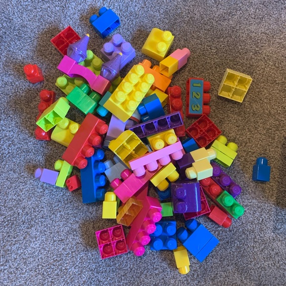 Mega Bloks Colorful Building Blocks and Figures Set - Picture 2 of 3